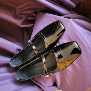 Black patent Mary Jane flats 13/44